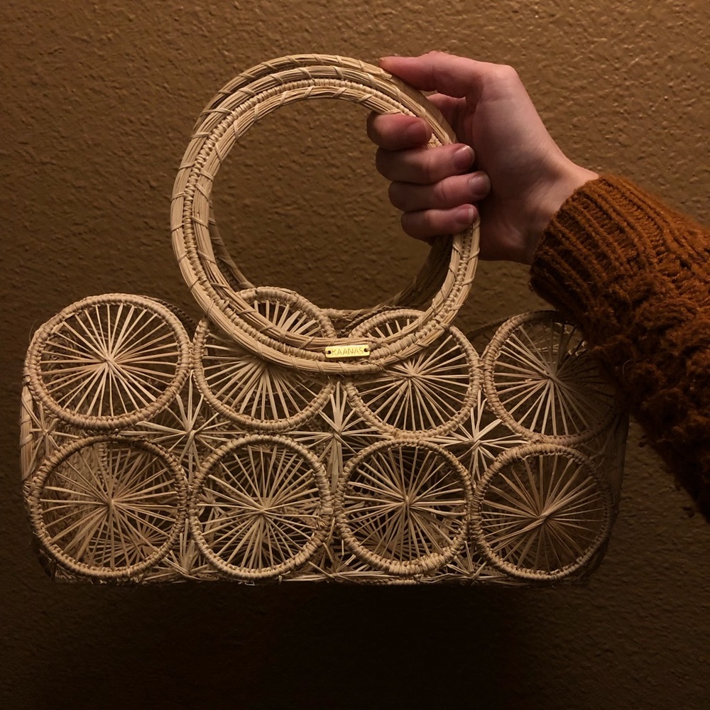 KAANAS STRAW PURSE GREAT CONDITION